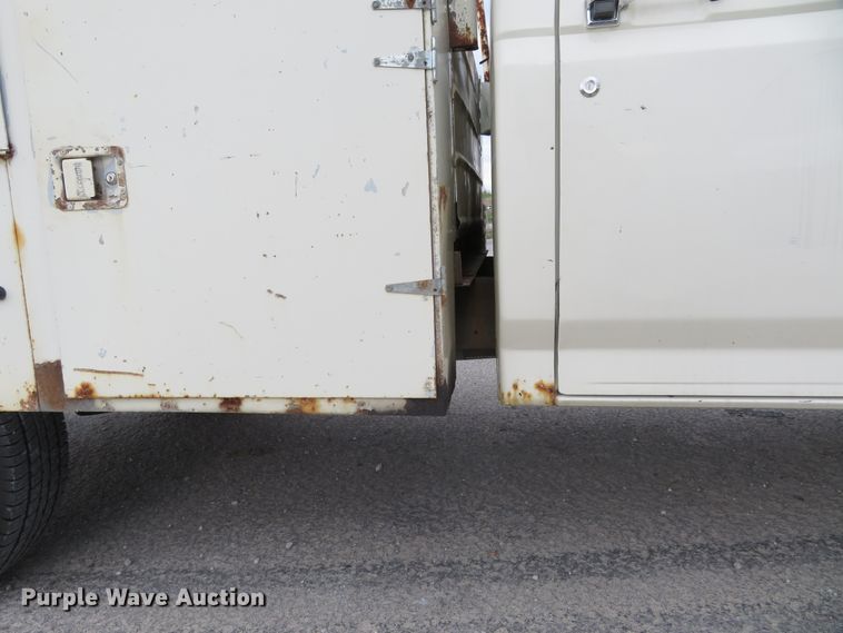 image for item HV9744 1995 Ford F250 XL  utility bed pickup truck