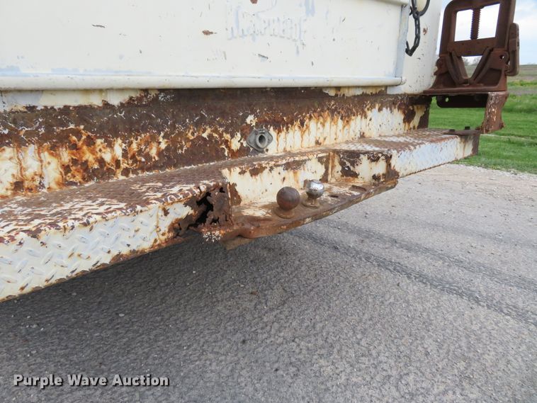 image for item HV9744 1995 Ford F250 XL  utility bed pickup truck