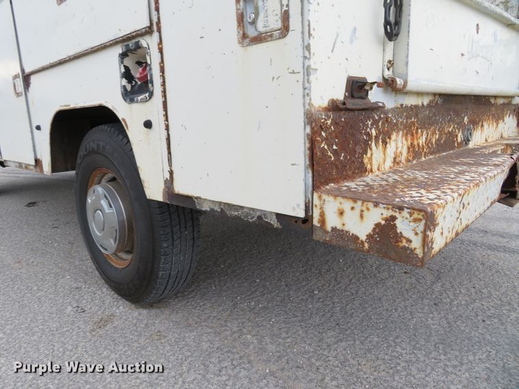 image for item HV9744 1995 Ford F250 XL  utility bed pickup truck