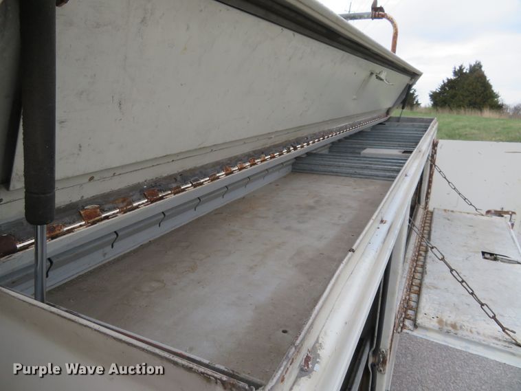 image for item HV9744 1995 Ford F250 XL  utility bed pickup truck