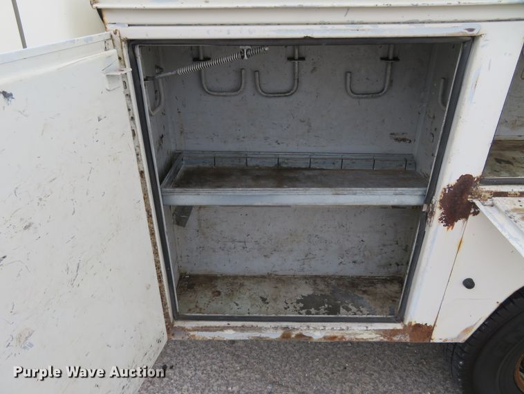 image for item HV9744 1995 Ford F250 XL  utility bed pickup truck