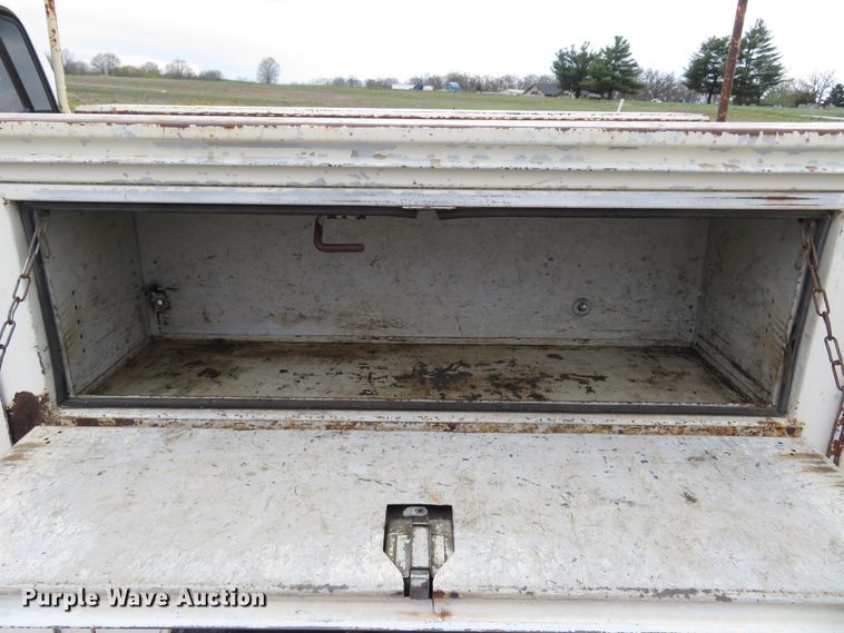 image for item HV9744 1995 Ford F250 XL  utility bed pickup truck