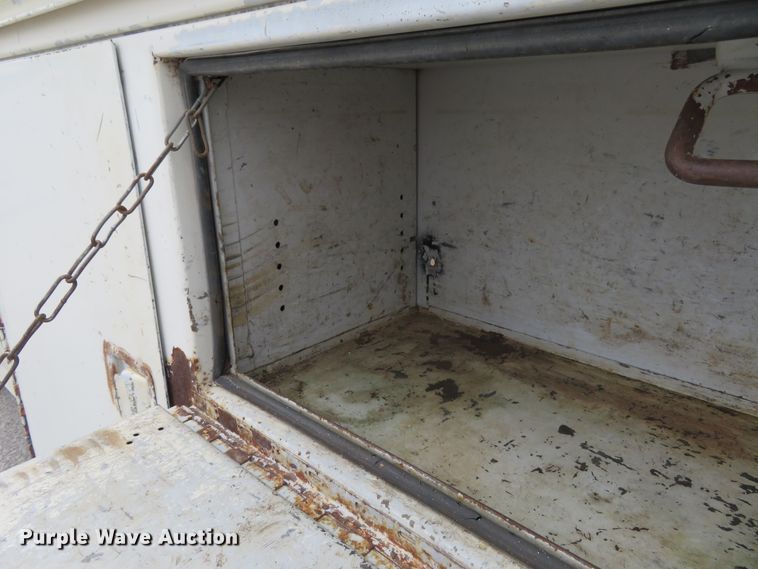 image for item HV9744 1995 Ford F250 XL  utility bed pickup truck