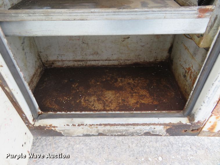 image for item HV9744 1995 Ford F250 XL  utility bed pickup truck