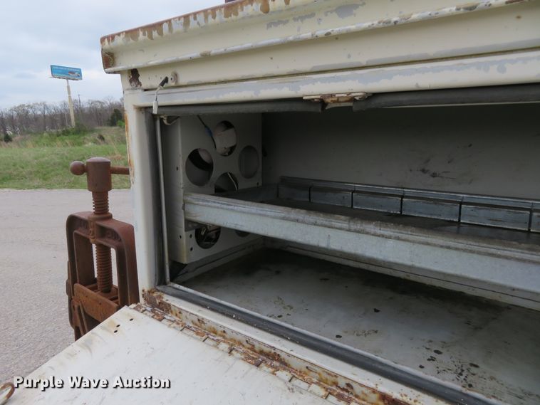 image for item HV9744 1995 Ford F250 XL  utility bed pickup truck