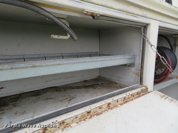 image for item HV9744 1995 Ford F250 XL  utility bed pickup truck