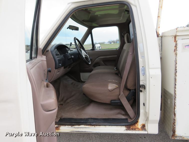 image for item HV9744 1995 Ford F250 XL  utility bed pickup truck