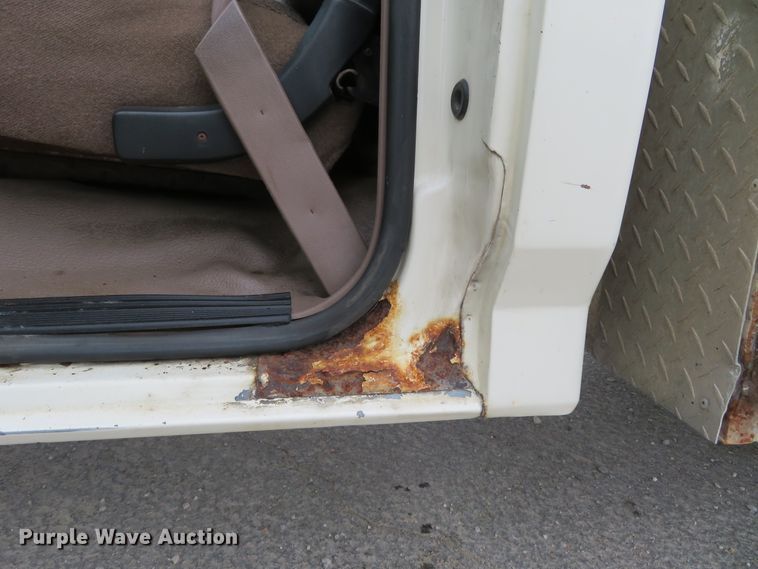 image for item HV9744 1995 Ford F250 XL  utility bed pickup truck