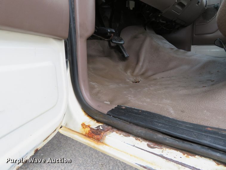 image for item HV9744 1995 Ford F250 XL  utility bed pickup truck