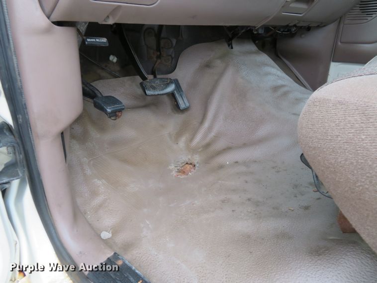 image for item HV9744 1995 Ford F250 XL  utility bed pickup truck