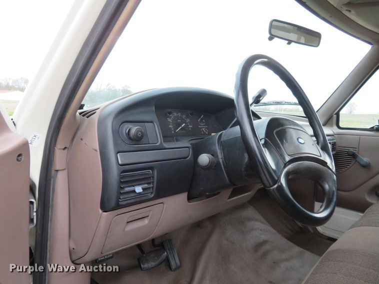 image for item HV9744 1995 Ford F250 XL  utility bed pickup truck