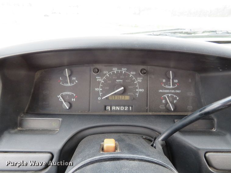 image for item HV9744 1995 Ford F250 XL  utility bed pickup truck