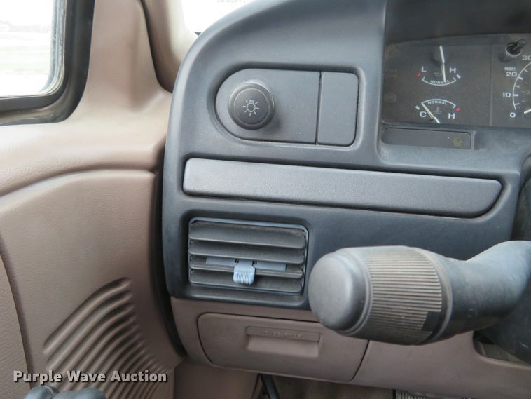 image for item HV9744 1995 Ford F250 XL  utility bed pickup truck