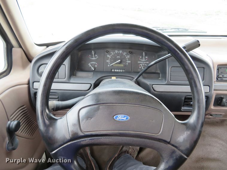 image for item HV9744 1995 Ford F250 XL  utility bed pickup truck