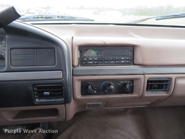 image for item HV9744 1995 Ford F250 XL  utility bed pickup truck