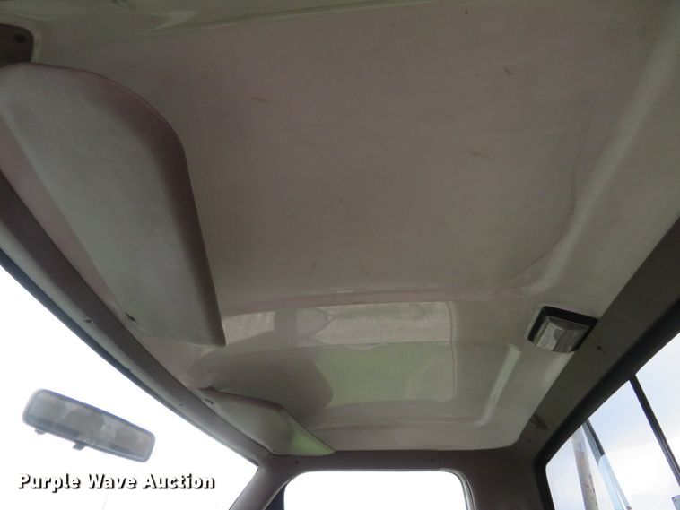 image for item HV9744 1995 Ford F250 XL  utility bed pickup truck