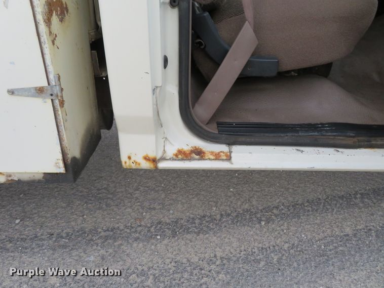 image for item HV9744 1995 Ford F250 XL  utility bed pickup truck