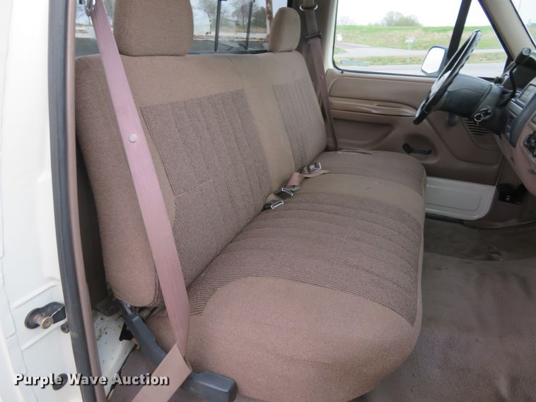 image for item HV9744 1995 Ford F250 XL  utility bed pickup truck