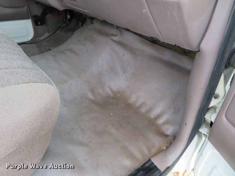 image for item HV9744 1995 Ford F250 XL  utility bed pickup truck