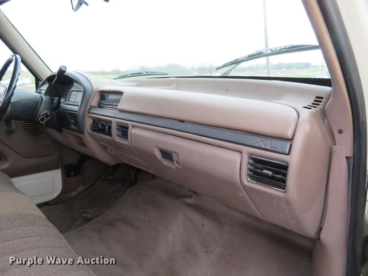 image for item HV9744 1995 Ford F250 XL  utility bed pickup truck