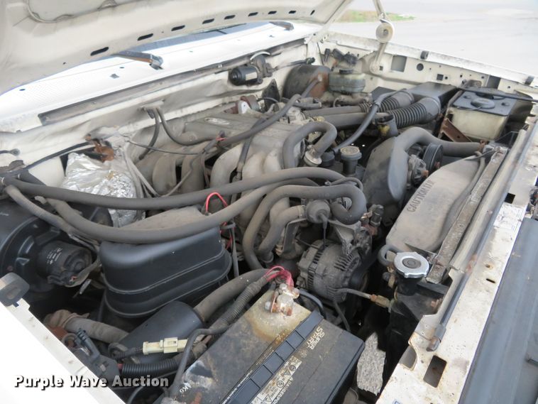 image for item HV9744 1995 Ford F250 XL  utility bed pickup truck