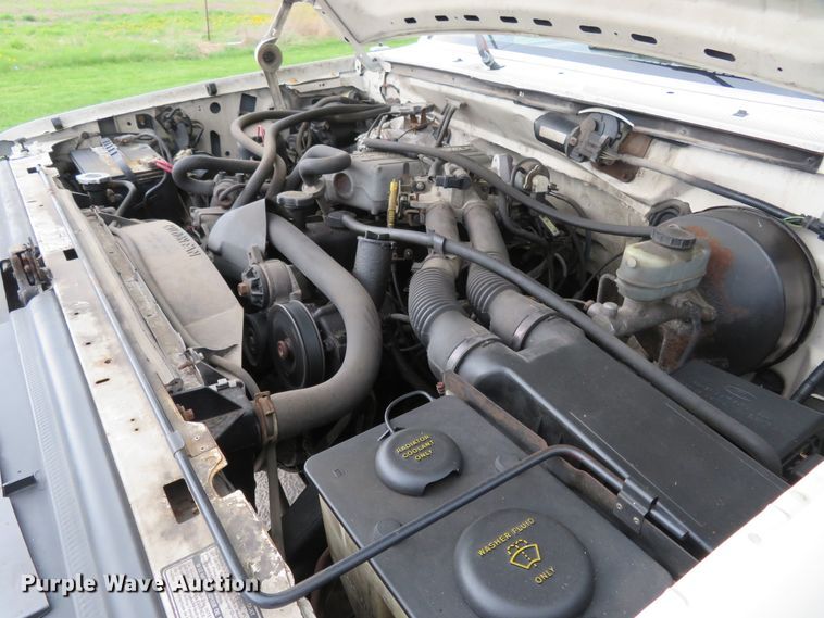 image for item HV9744 1995 Ford F250 XL  utility bed pickup truck