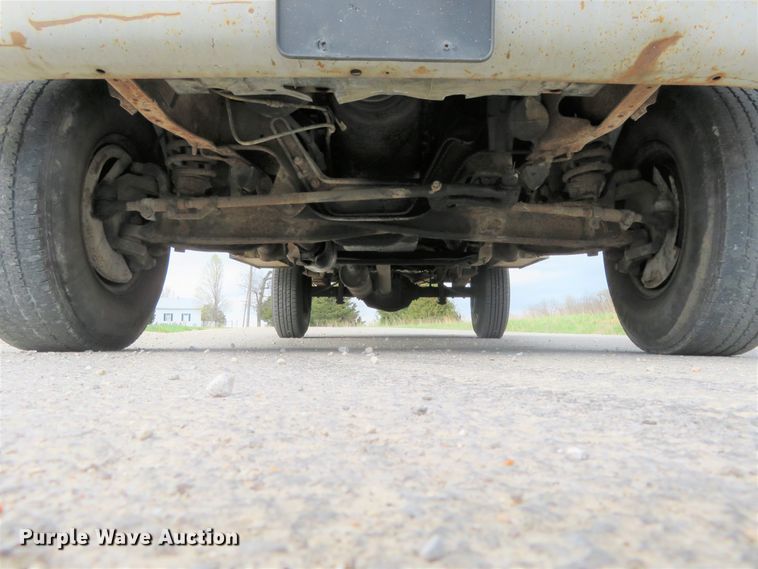 image for item HV9744 1995 Ford F250 XL  utility bed pickup truck