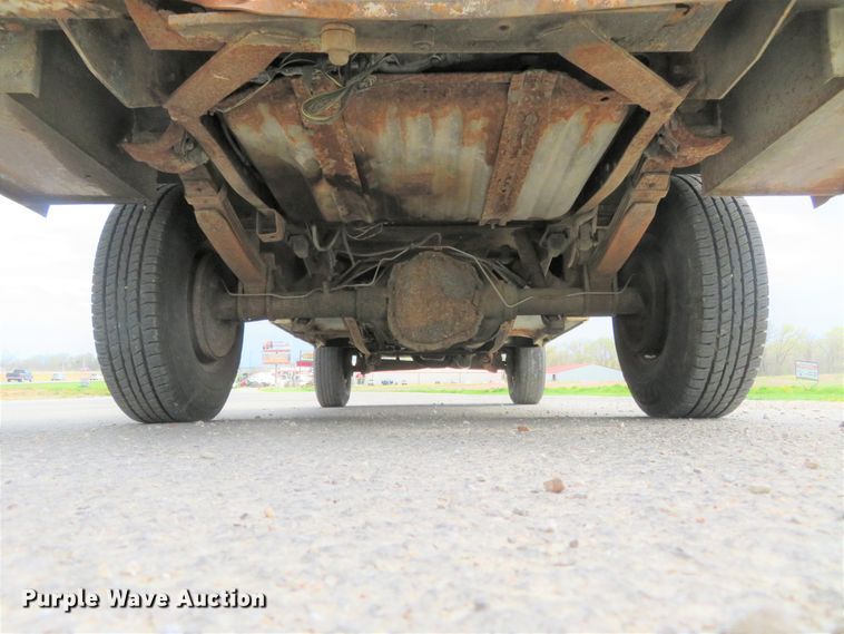 image for item HV9744 1995 Ford F250 XL  utility bed pickup truck