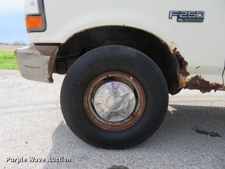 image for item HV9744 1995 Ford F250 XL  utility bed pickup truck