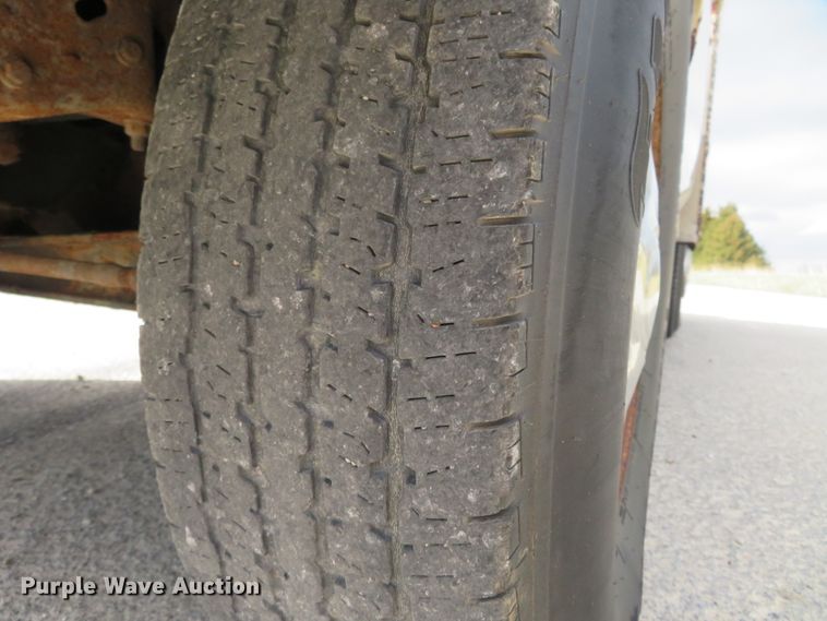 image for item HV9744 1995 Ford F250 XL  utility bed pickup truck