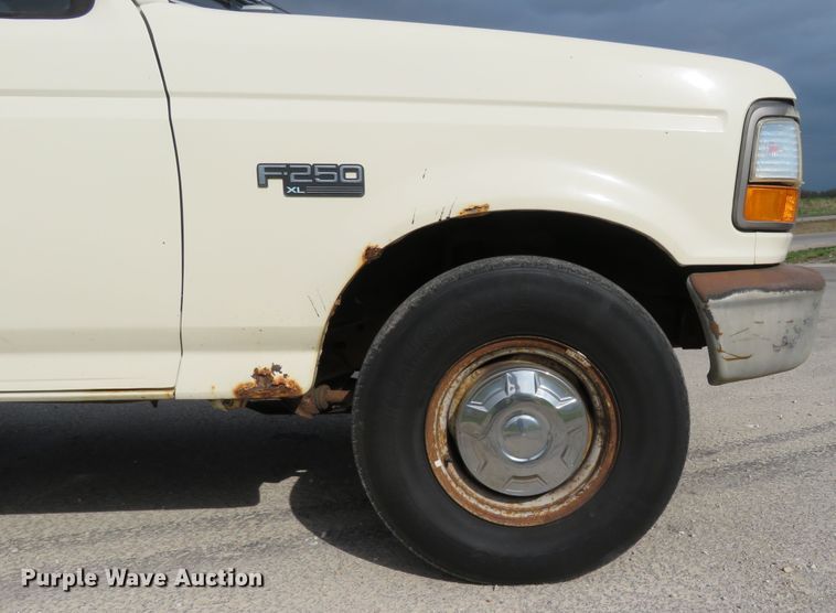 image for item HV9744 1995 Ford F250 XL  utility bed pickup truck