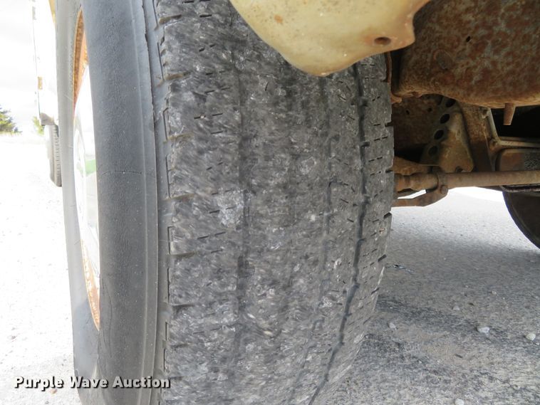 image for item HV9744 1995 Ford F250 XL  utility bed pickup truck