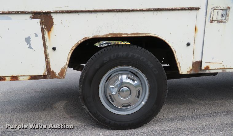 image for item HV9744 1995 Ford F250 XL  utility bed pickup truck