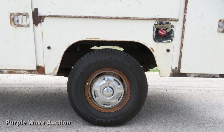 image for item HV9744 1995 Ford F250 XL  utility bed pickup truck