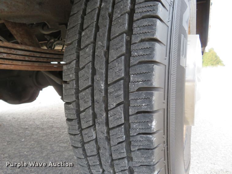 image for item HV9744 1995 Ford F250 XL  utility bed pickup truck