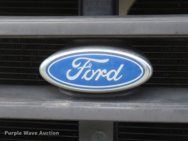 image for item HV9744 1995 Ford F250 XL  utility bed pickup truck