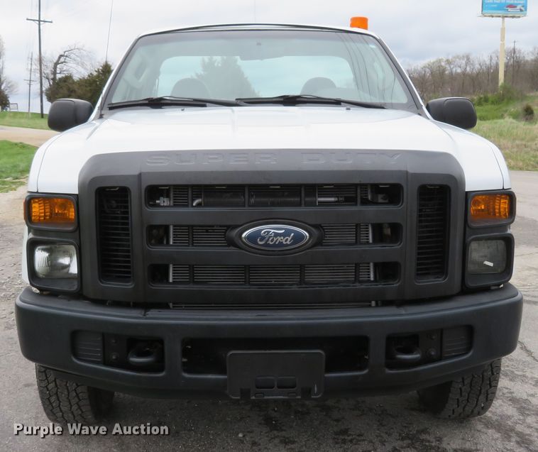 image for item HV9746 2008 Ford F250  Super Duty XL  utility bed pickup truck