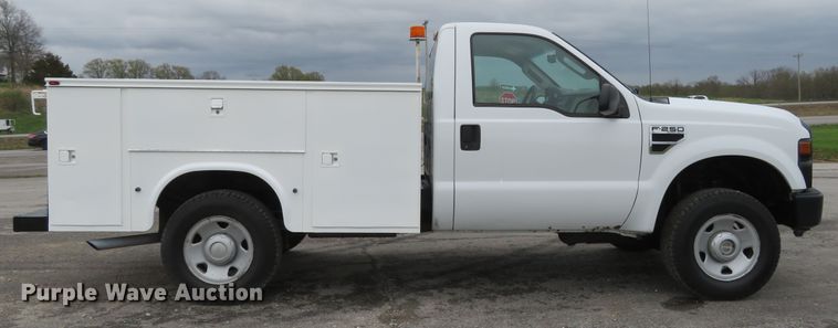 image for item HV9746 2008 Ford F250  Super Duty XL  utility bed pickup truck