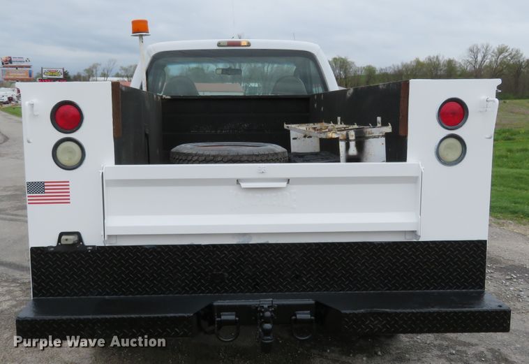 image for item HV9746 2008 Ford F250  Super Duty XL  utility bed pickup truck