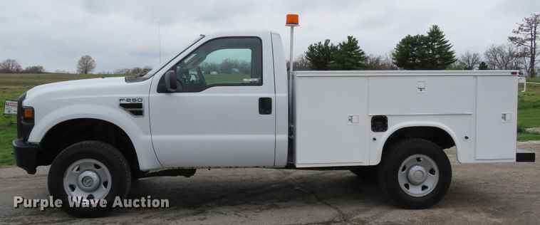 image for item HV9746 2008 Ford F250  Super Duty XL  utility bed pickup truck