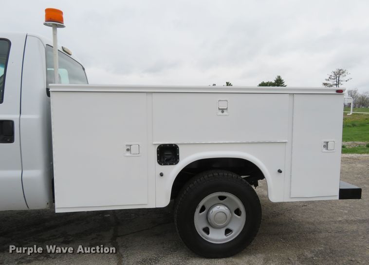 image for item HV9746 2008 Ford F250  Super Duty XL  utility bed pickup truck