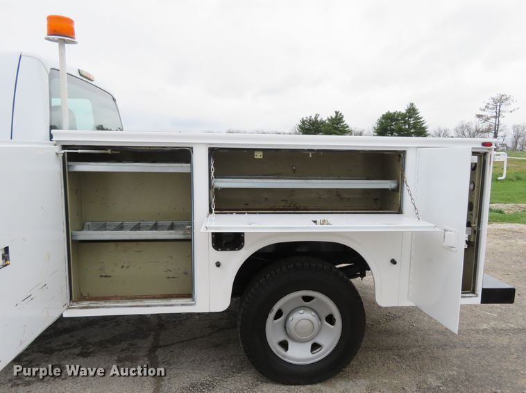 image for item HV9746 2008 Ford F250  Super Duty XL  utility bed pickup truck