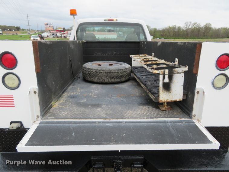 image for item HV9746 2008 Ford F250  Super Duty XL  utility bed pickup truck