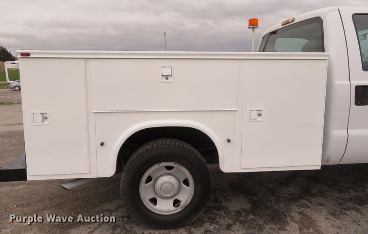 image for item HV9746 2008 Ford F250  Super Duty XL  utility bed pickup truck