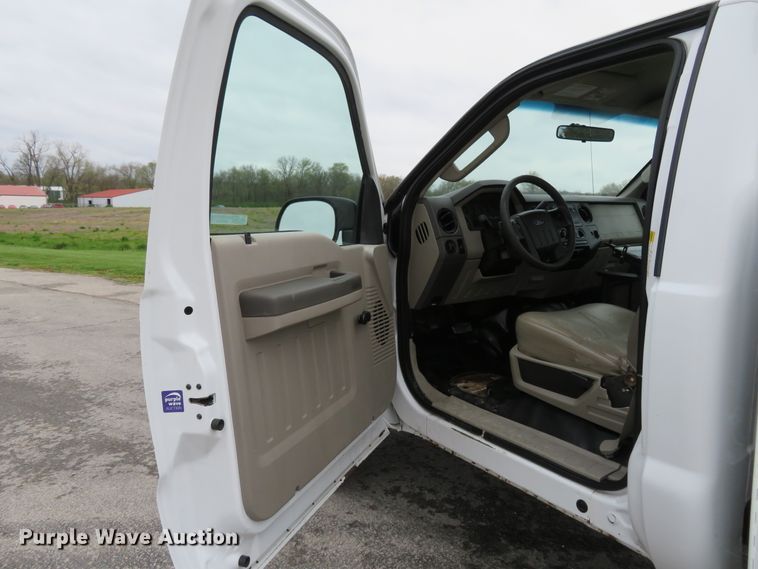 image for item HV9746 2008 Ford F250  Super Duty XL  utility bed pickup truck