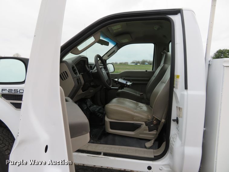 image for item HV9746 2008 Ford F250  Super Duty XL  utility bed pickup truck