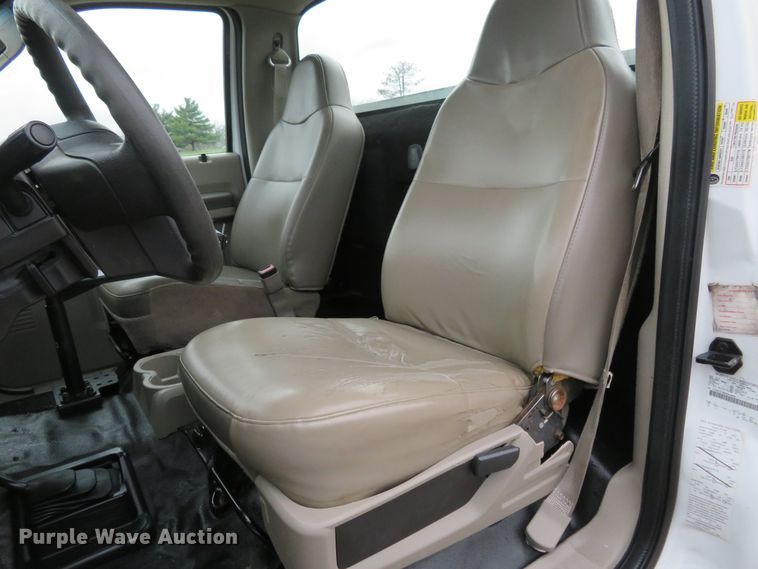 image for item HV9746 2008 Ford F250  Super Duty XL  utility bed pickup truck