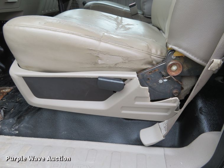 image for item HV9746 2008 Ford F250  Super Duty XL  utility bed pickup truck