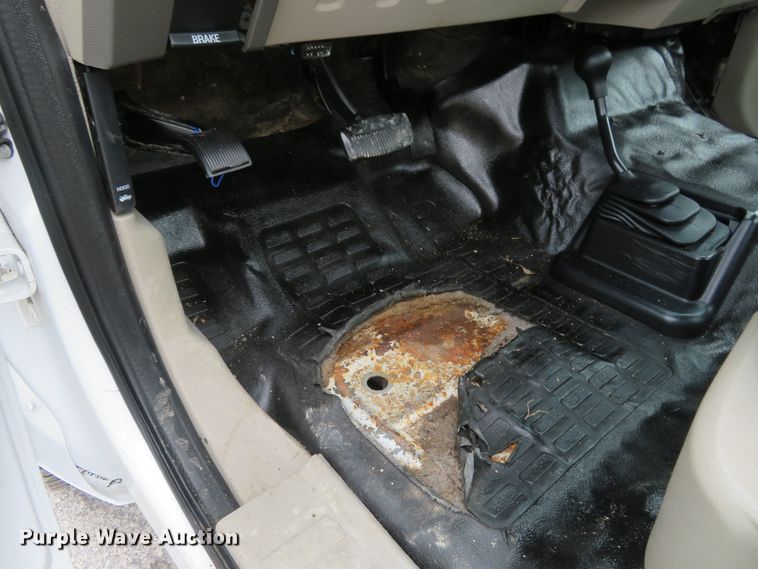 image for item HV9746 2008 Ford F250  Super Duty XL  utility bed pickup truck