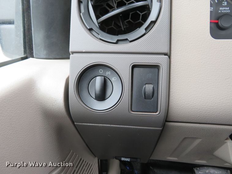 image for item HV9746 2008 Ford F250  Super Duty XL  utility bed pickup truck